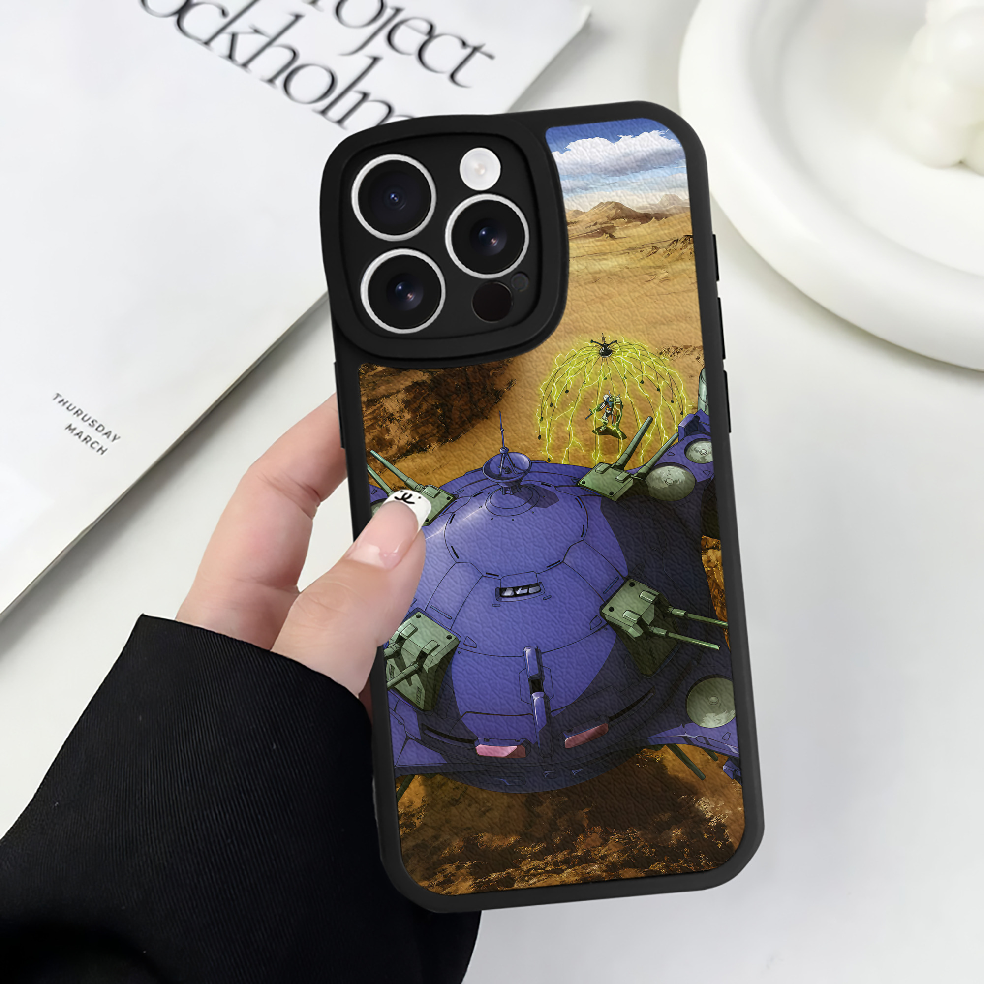 （画像用） 機動戦士ガンダム Mobile Suit Gundam 【iPhone 16シリーズ対応】シリコンスマホケース（レザー調） 材質：シリコン